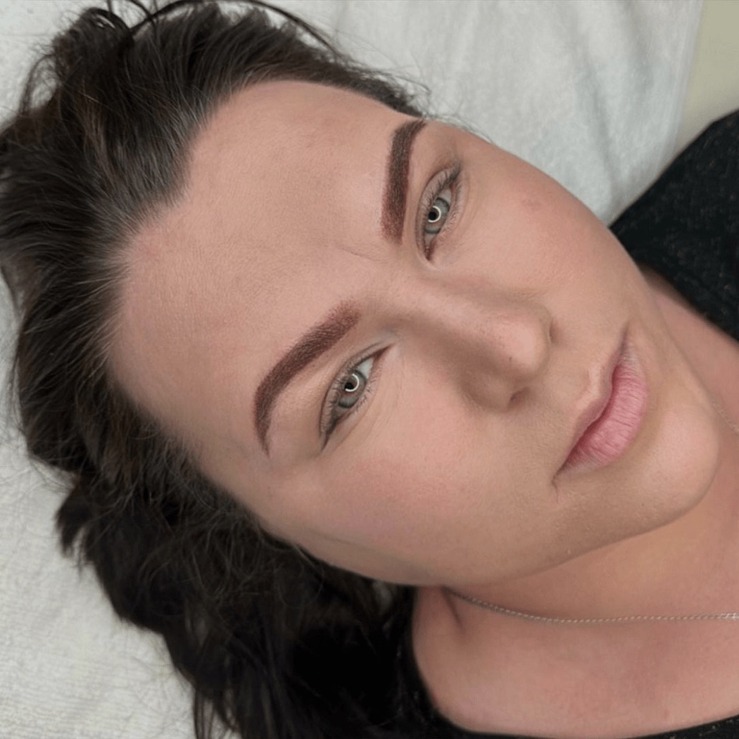 Natürlich schönes Ergebnis nach Permanent Make-up bei Vlora Buzolli